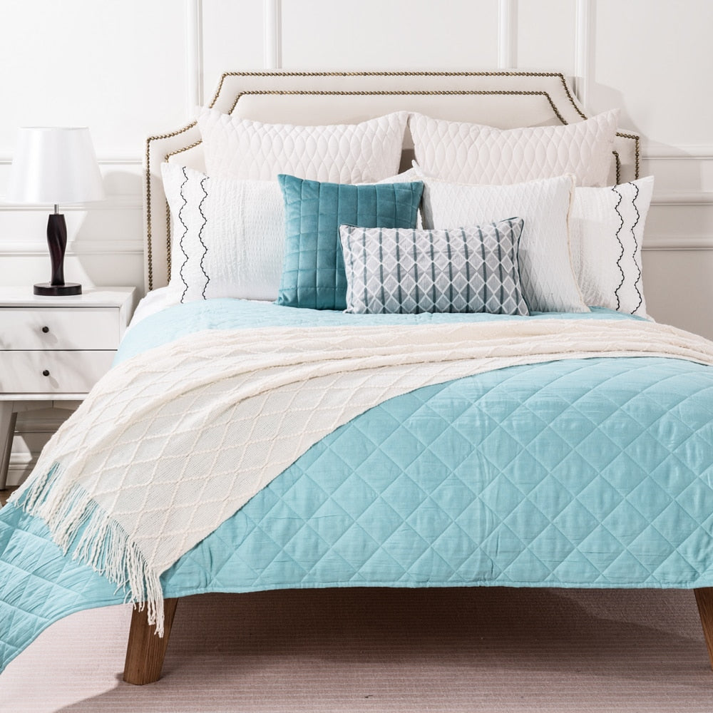 Battilo Machine Washable Decorative Soft Knitted Throws.