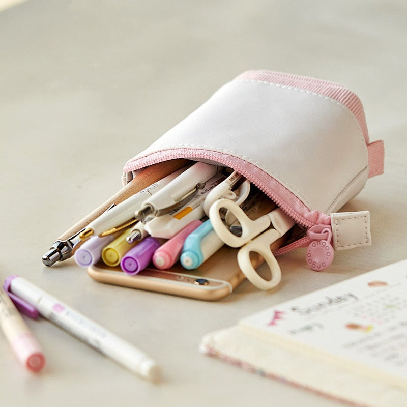 Retractable pencil/Pen Storage Bag.