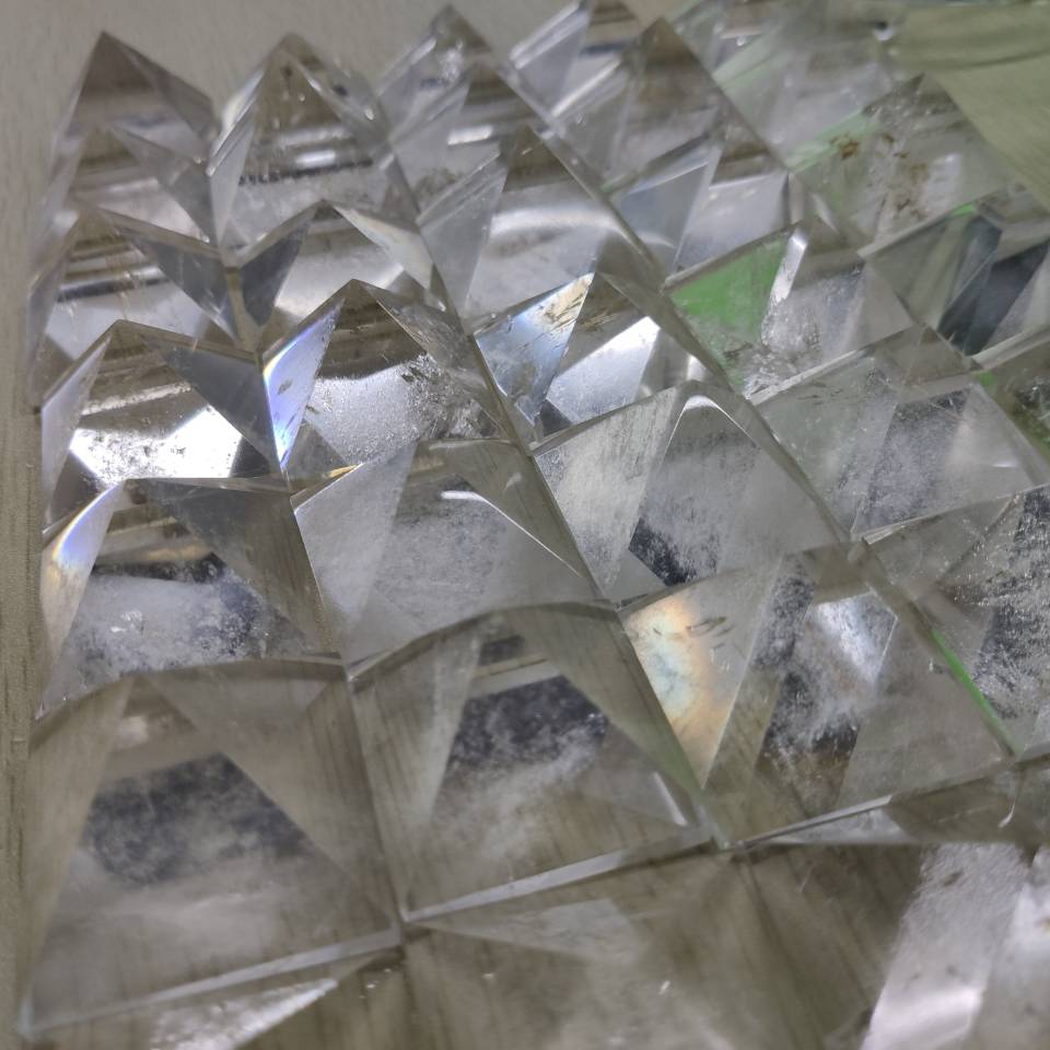 Natural Transparent Quartz Reiki Pyramid Healing crystal.