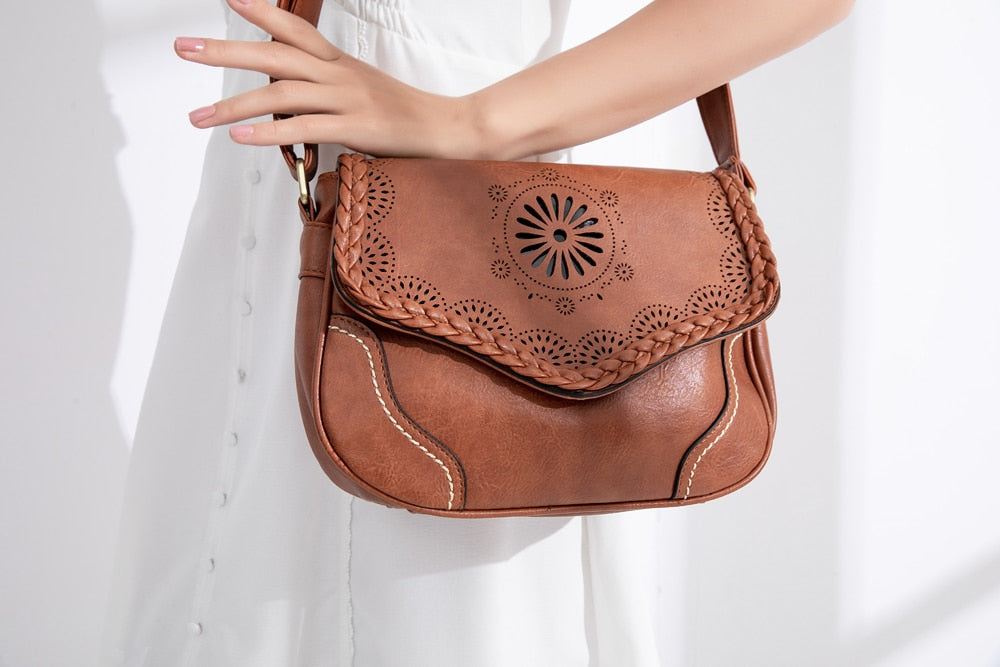 Annmouler Ladies leather crossbody handbag.