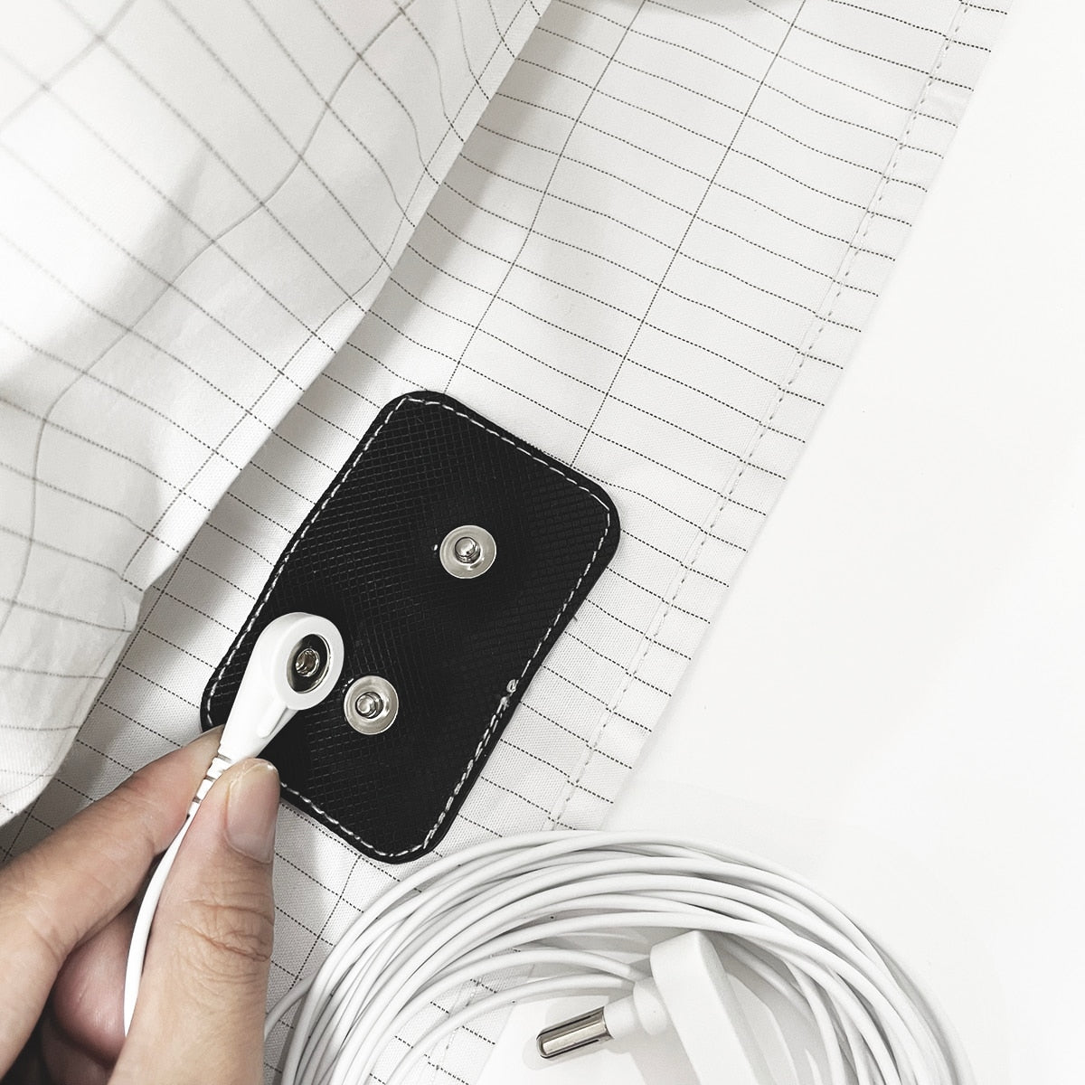 White Earthing Bed Sheet / Pillowcase with Conductive Silver Fiber, USB Cord For Grounded Antistatic Health Protection.