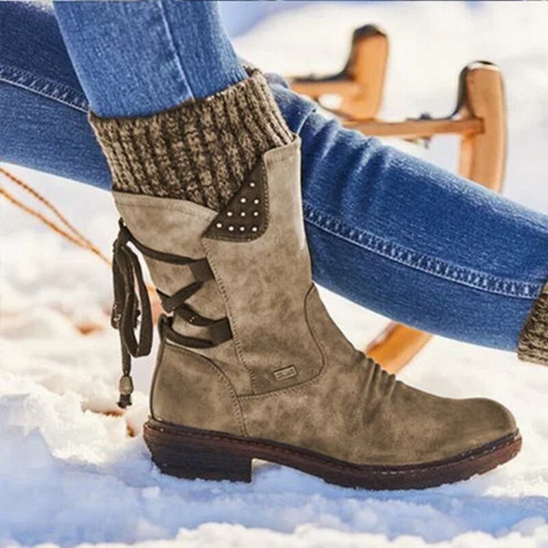Women's winter/autumn flat heel boots with knitted patchwork.