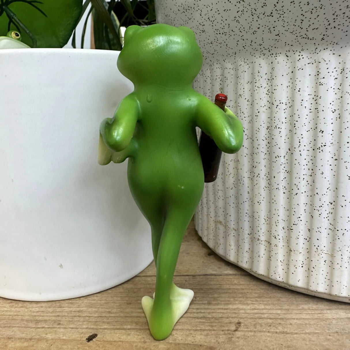 Resin Hanging Funny Drinking Frog Figurine For Planter Pots