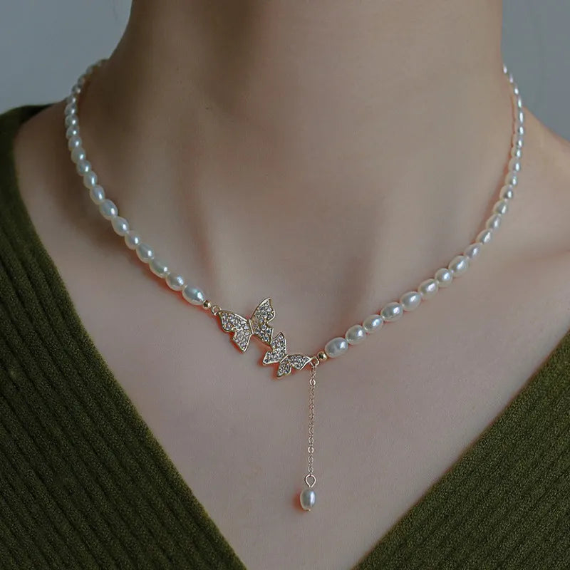 Women's Pearl Or Crystal Pendants/Chokers.