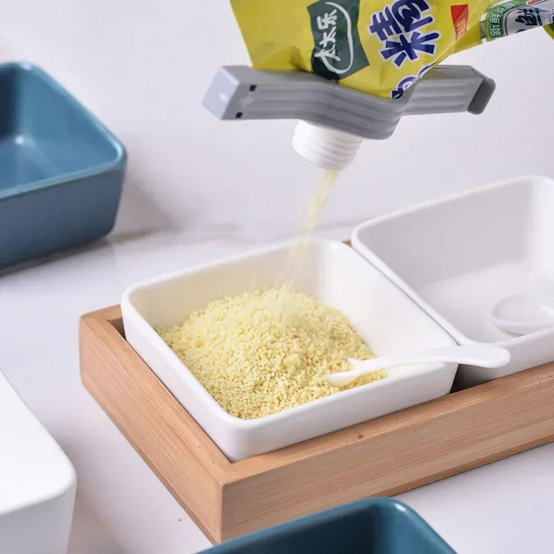 Sealing Clip With Screw Cap To Easy Pour Powder Seasonings.