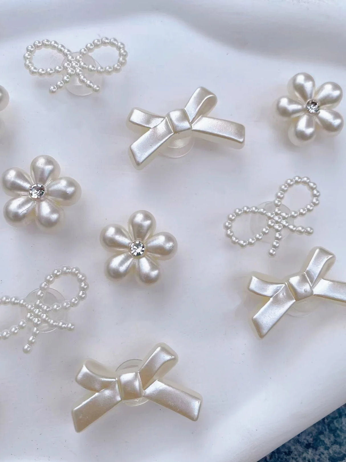 12 Off-White Bows Flowers And Pearl Shoe Accessory Clips