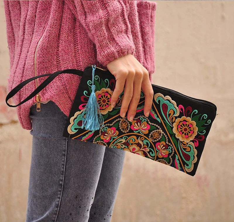 Women's Embroidered Clutch Bag