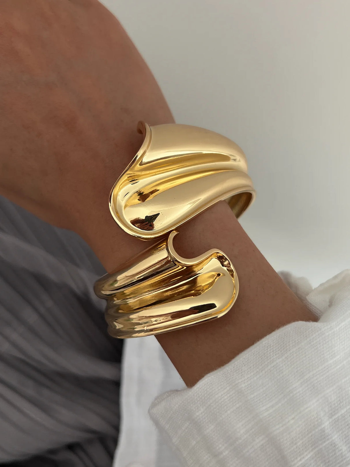 DIEZI Metal Gold Color Leaves Bangle