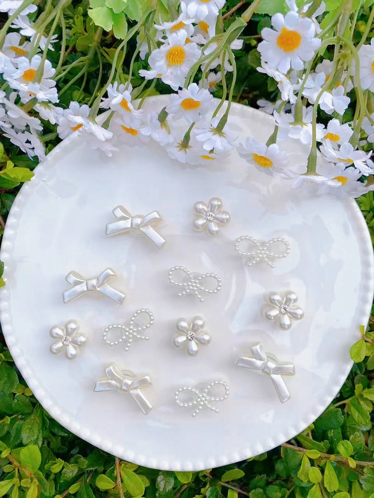 12 Off-White Bows Flowers And Pearl Shoe Accessory Clips
