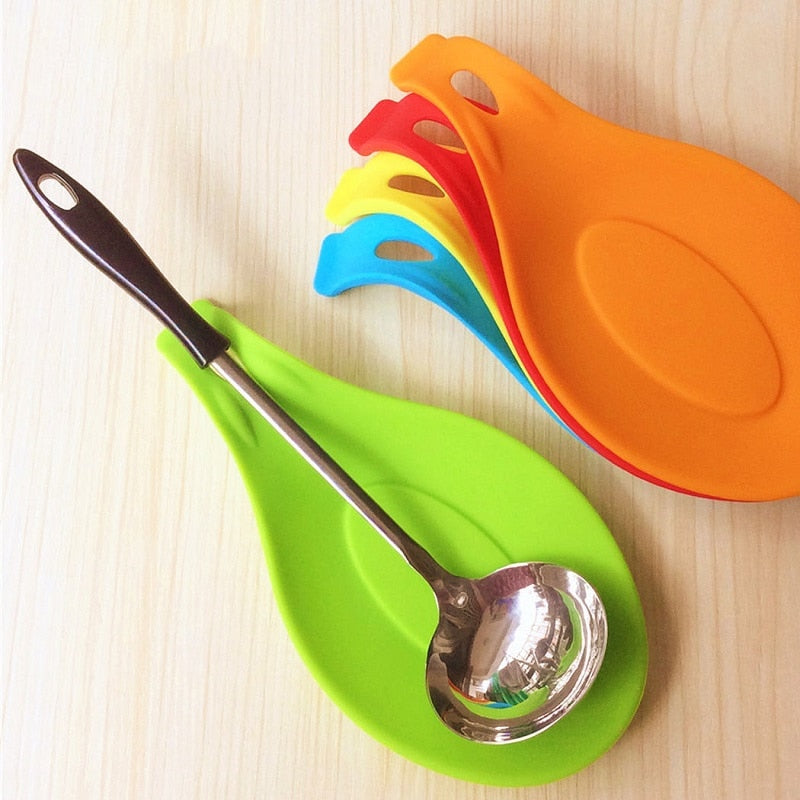 Multi heat resistant silicone mat for kitchen accessories.