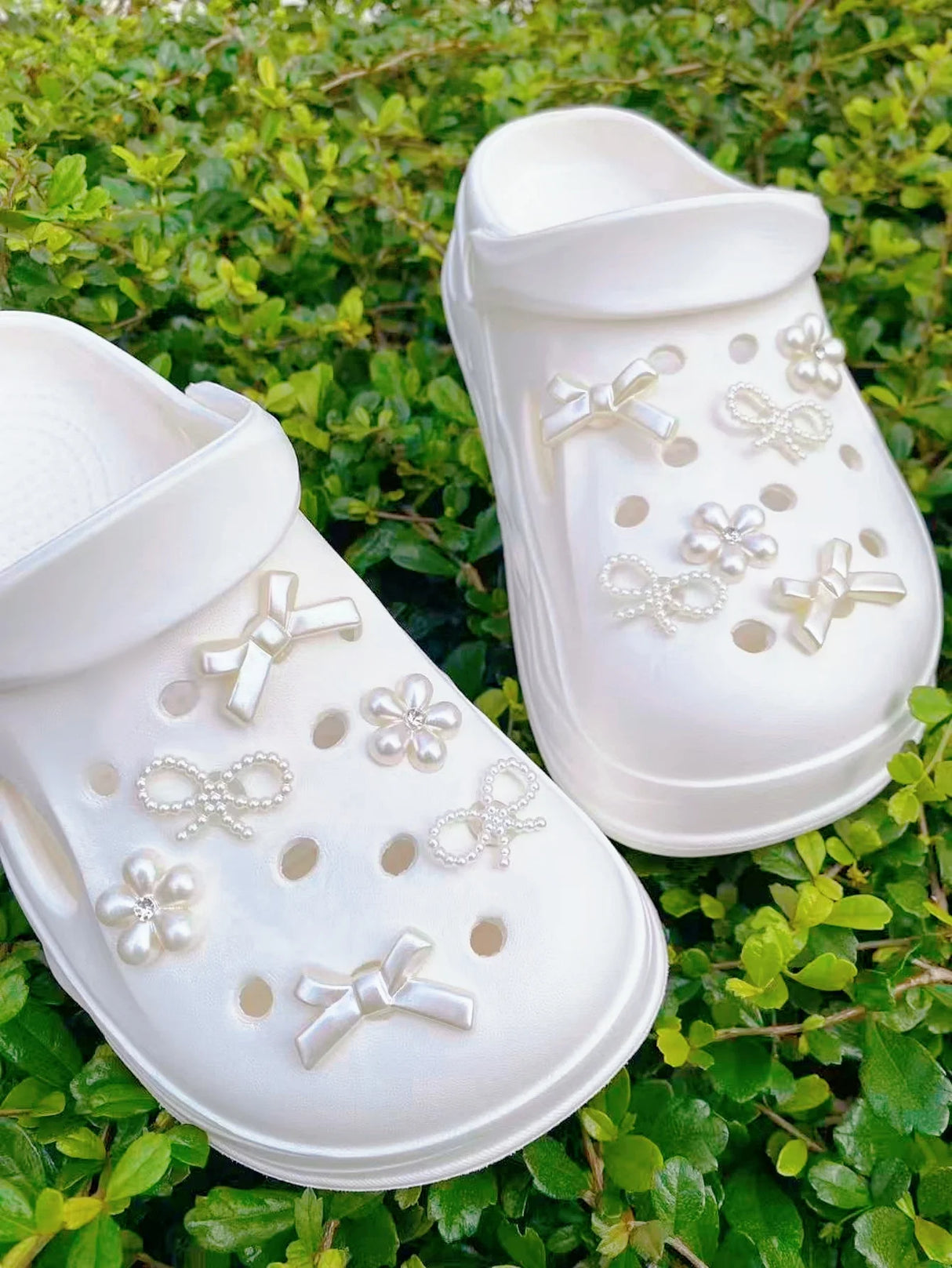 12 Off-White Bows Flowers And Pearl Shoe Accessory Clips