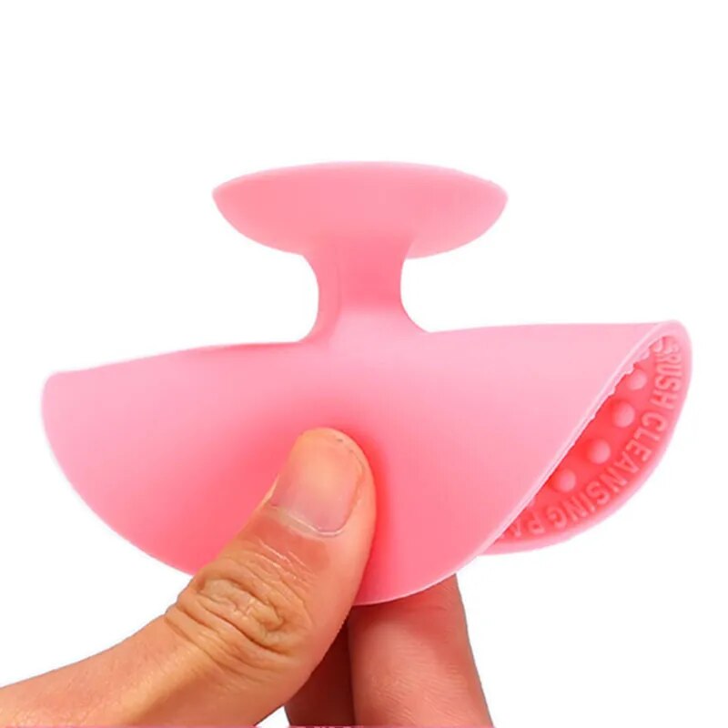 Silicone Pad with Suction Cups For Cleaning Makeup Brushes.