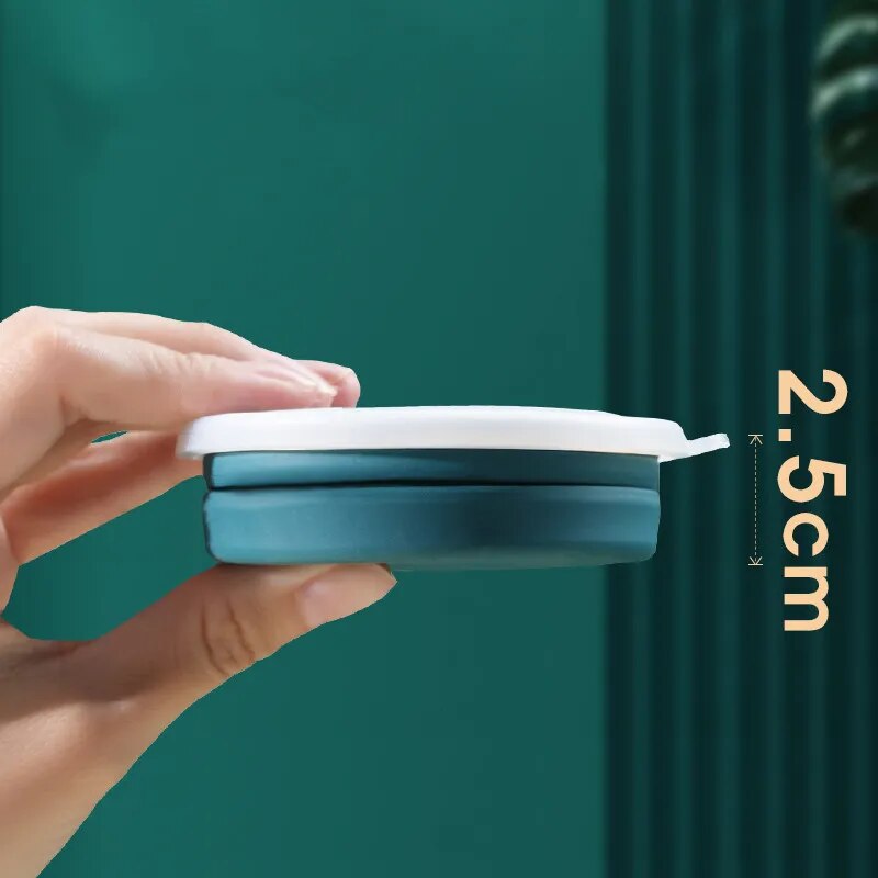 Silicone Foldable, Heat Resistant Travel Mug with Lid Lanyard.