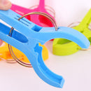 4Pcs Plastic Beach Towel Clips Or Laundry Pegs.