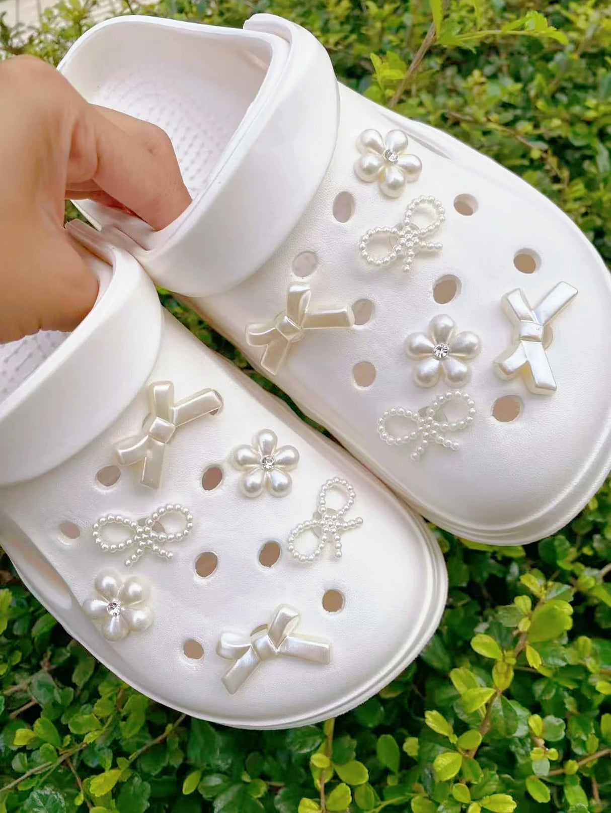12 Off-White Bows Flowers And Pearl Shoe Accessory Clips