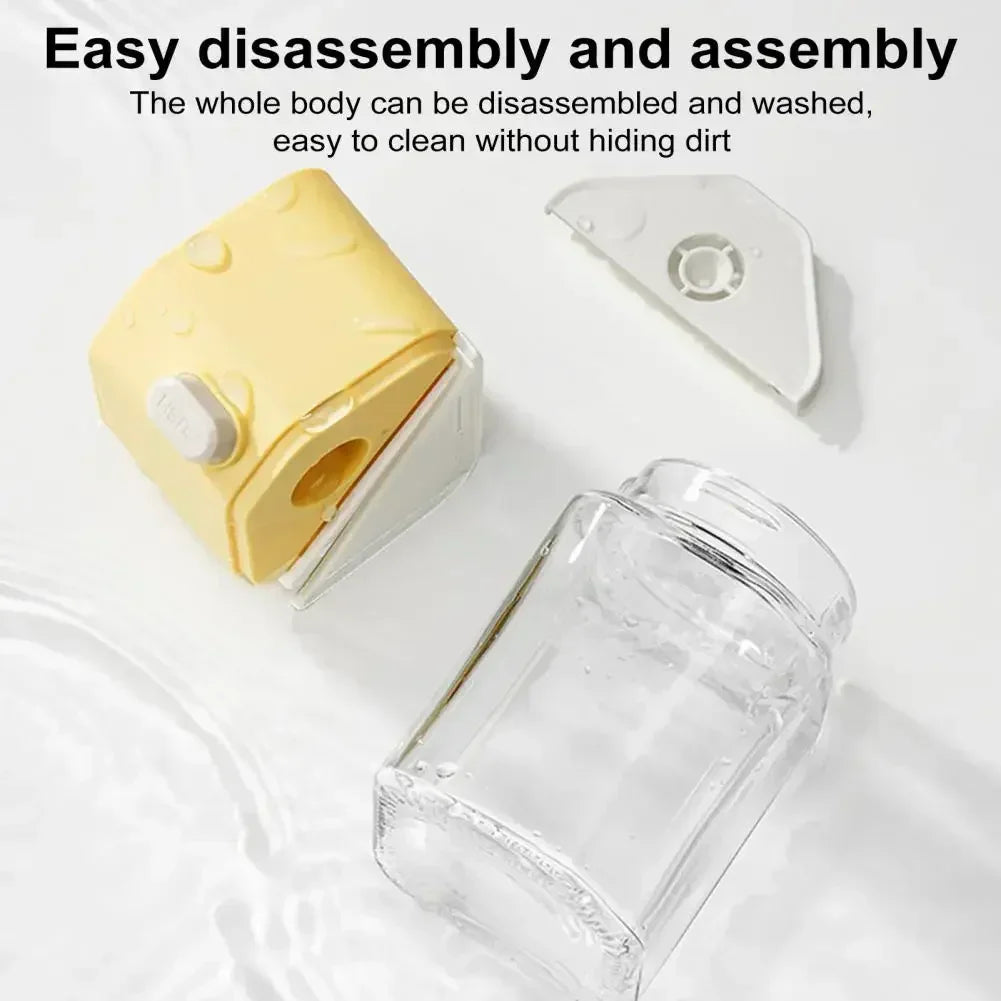Moisture-proof Seasoning Bottle That Can Extrude 0.5 Grams Of Salt Or Sprinkle Larger Measurements Without Clumping