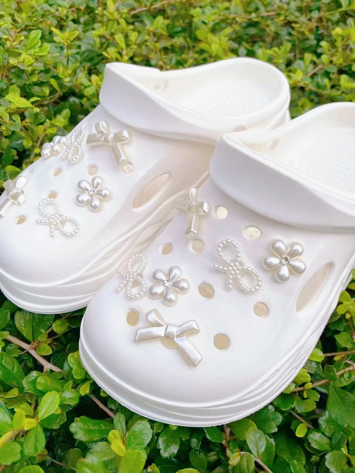 12 Off-White Bows Flowers And Pearl Shoe Accessory Clips