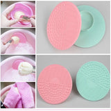 Silicone Pad with Suction Cups For Cleaning Makeup Brushes.